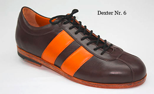 Dexter Sneaker braun mit orangefarbenem Streifen