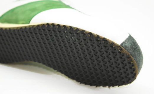 Sneaker weiß mit grünem Streifen